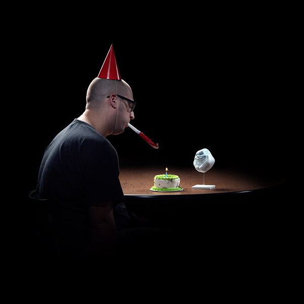 f0f7_forever_alone_statue_inuse